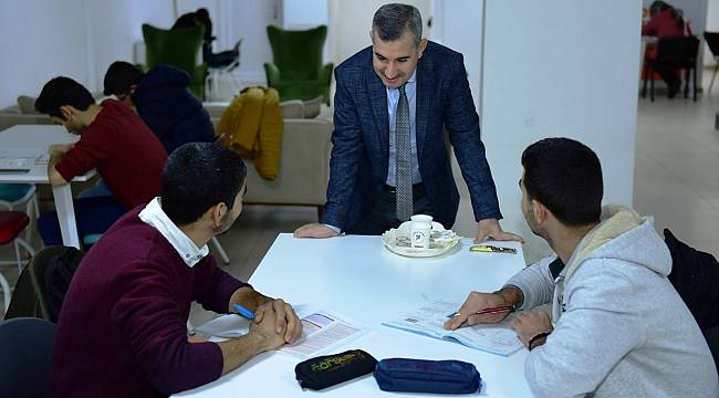 YEŞİLYURT BELEDİYESİ’NİN EĞİTİM MERKEZLERİ SAHURA KADAR HİZMET VERİYOR