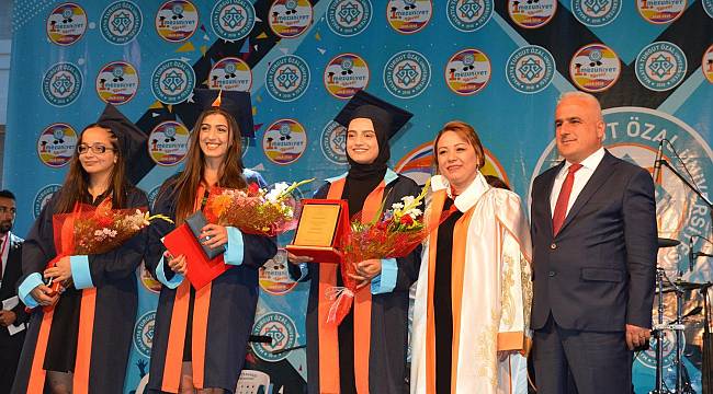 -Malatya Turgut Özal Üniversitesinde 1. Mezuniyet Töreni yapıldı