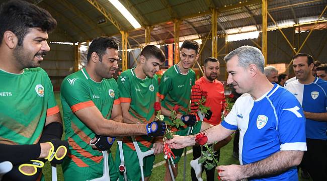 DÜNYA ENGELLİLER GÜNÜNE ÖZEL ‘HAYATI PAYLAŞMAK İÇİN ENGEL YOK’ HALI SAHA MAÇI DÜZENLENDİ