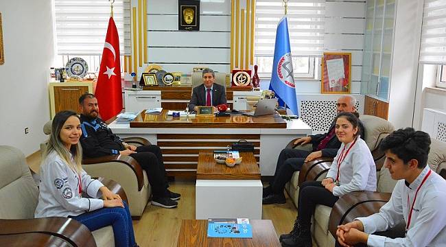 Uluslararası Aşçılar Şampiyonasında Madalya Kazanan Öğretmen ve Öğrencilerimiz Başarılarını İl Milli Eğitim Müdürü Ali Tatlı İle Paylaştı