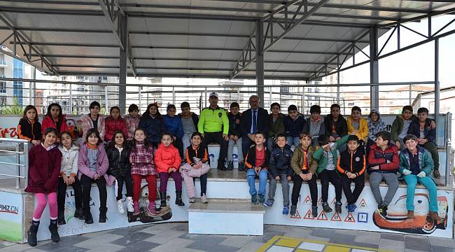 YEŞİLYURT BELEDİYESİ VE İL EMNİYET MÜDÜRLÜĞÜ İŞBİRLİĞİ İLE 1 AYDA 257 ÖĞRENCİYE TRAFİK EĞİTİMİ