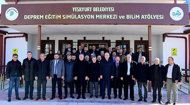MİLLETVEKİLLERİ VE MUHTARLAR, DEPREM EĞİTİM SİMÜLASYON MERKEZİ-BİLİM ATÖLYESİNİ ZİYARET ETTİ