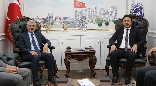 CENGİZ’DEN DEPREM SONRASI BAŞKAN GÜDER’E GEÇMİŞ OLSUN ZİYARETİ