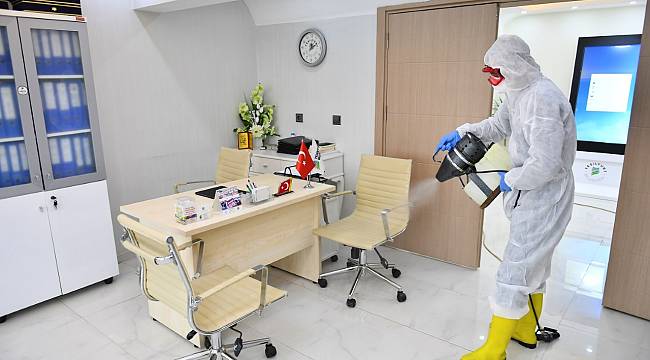 YEŞİLYURT BELEDİYESİ HİZMET BİNALARI, SOSYAL TESİSLER VE PARKLAR DEZENFEKTAN EDİLİYOR