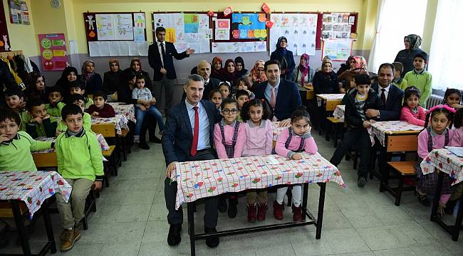 YEŞİLYURT BELEDİYESİ’NDEN ‘81 İL’DE 81 OKULA KAYISI’ HEDİYESİ