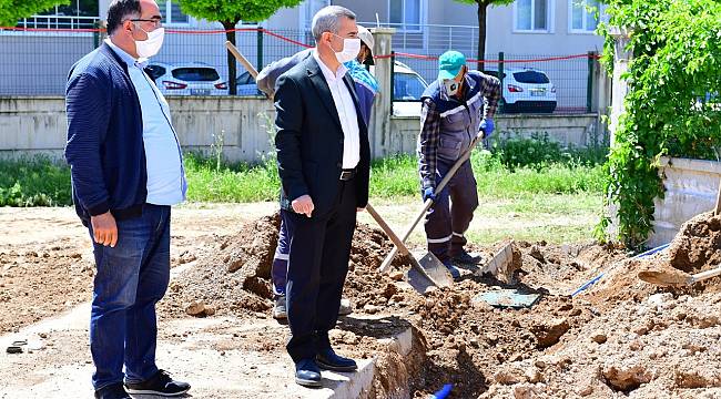 BAŞKAN ÇINAR, ÇİLESİZ MAHALLESİNDE DEVAM EDEN PEYZAJ VE YOL ÇALIŞMALARINI İNCELEDİ