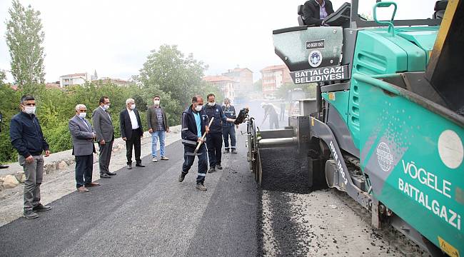 Battalgazi’de Sıcak Asfalt Çalışması Hız Kesmeden Devam Ediyor