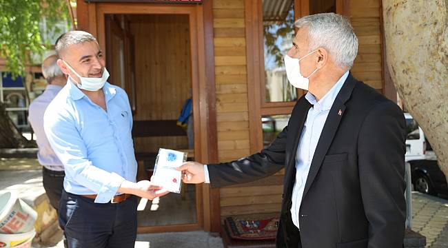 TAKSİ DURAKLARI DEZENFEKTE EDİLDİ, TAKSİCİ ESNAFINA MASKE DAĞITILDI