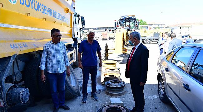 YEŞİLYURT BELEDİYE BAŞKANI MEHMET ÇINAR, PERSONELLERİN BAYRAMINI TEBRİK ETTİ