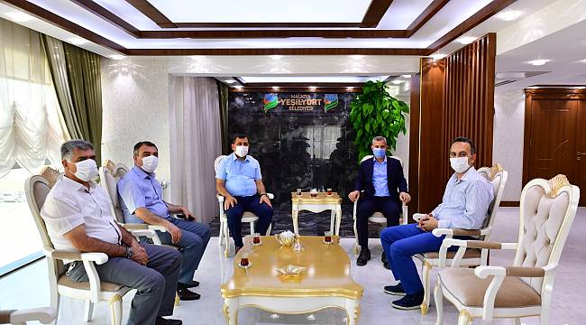 ÇEVRE VE ŞEHİRCİLİK İL MÜDÜRÜ ONHAN, SIFIR ATIK BELGESİNİ BAŞKAN ÇINAR’A TAKDİM ETTİ