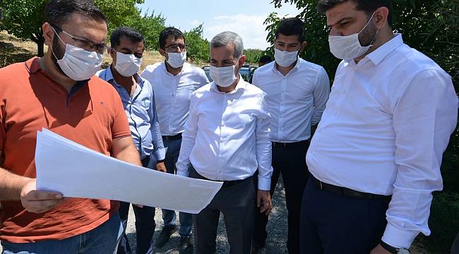 BAŞKAN ÇINAR, İKİZCE VE ÖZAL MAHALLELERİNDE Kİ YOL YENİLEME VE AÇMA ÇALIŞMALARINI İNCELEDİ