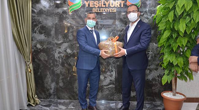 GENÇLİK VE SPOR BAKANI MEHMET MUHARREM KASAPOĞLU’NDAN YEŞİLYURT BELEDİYESİNE ZİYARET