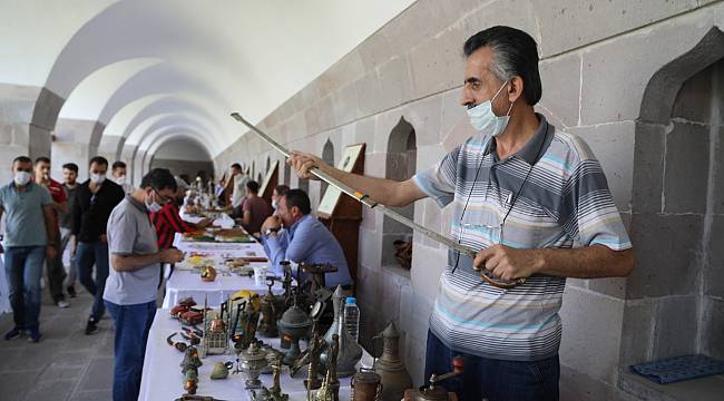 KOLEKSİYONERLERİN BULUŞMA NOKTASI ‘ANTİKA PAZARI’