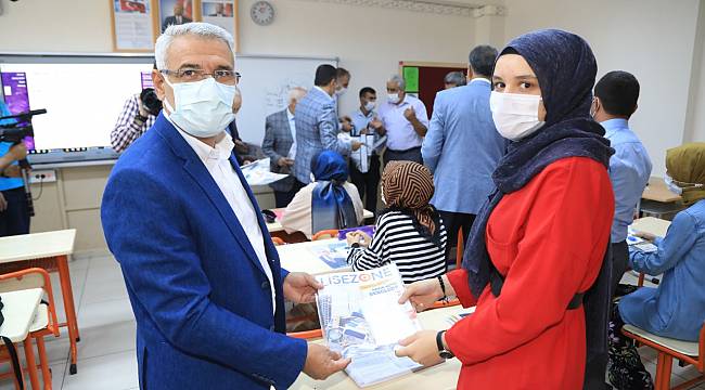 YÜZ YÜZE EĞİTİME BAŞLAYAN ÖĞRENCİLERE MORAL ZİYARETİ