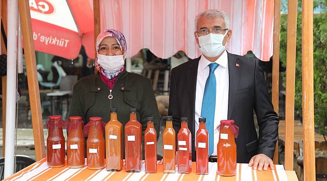 BAŞKAN GÜDER, HANIMELİ PAZARI’NI GEZEREK ALIŞVERİŞ YAPTI