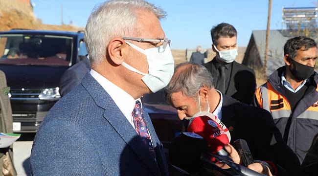 BAŞKAN GÜRKAN VE BAŞKAN GÜDER, DEPREM BÖLGESİNİ ZİYARET ETTİ