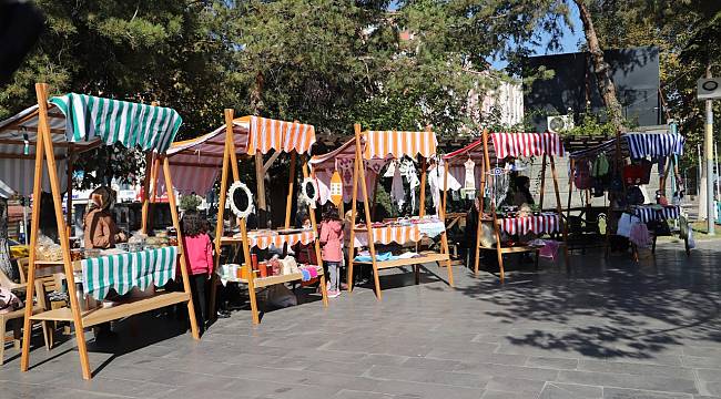 HANIMELİ PAZARI YOĞUN İLGİ GÖRÜYOR 