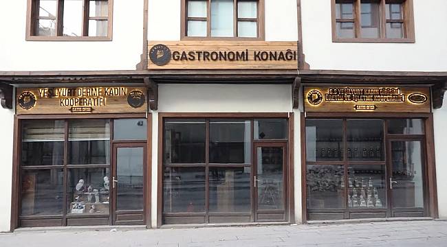 TARİHİ YEŞİLYURT KONAKLARINDA Kİ ‘AZET BACI’ BEZ BEBEK ÜRETİMİ DİKKAT ÇEKİYOR