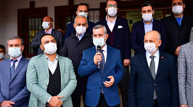 YEŞİLYURT BELEDİYESİ, 10 TON GIDA VE 500 BATTANİYE’Yİ İZMİR’E GÖNDERDİ