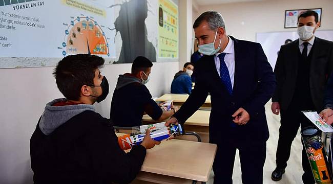 YEŞİLYURT BELEDİYESİ DEPREM EĞİTİM SİMÜLASYON MERKEZİ VE BİLİM ATÖLYESİ’NDE EĞİTİMLER YENİDEN BAŞLADI