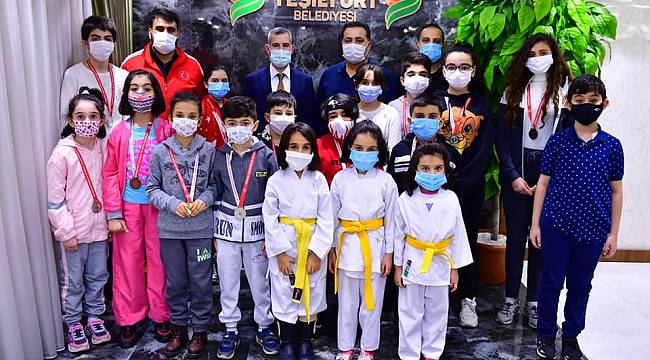 BAŞKAN ÇINAR, MALATYA ONLİNE KARETE KATA ŞAMPİYONLARINI MİSAFİR ETTİ