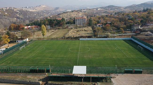 BAŞKAN ÇINAR, YENİDEN İNŞA EDİLEN FUTBOL SAHASINI ZİYARET ETTİ