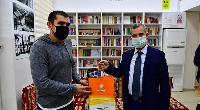 BAŞKAN ÇINAR, ZAVİYE MAHALLESİ MİLLET KIRAATHANESİNDE GENÇLERLE BULUŞTU