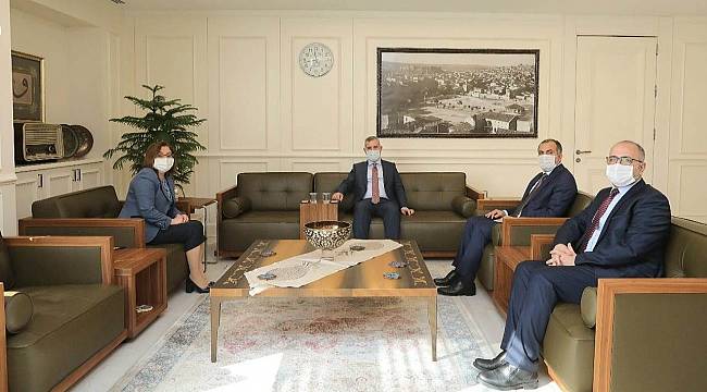 BAŞKAN ÇINAR, GAZİANTEP’DE BÜYÜKŞEHİR VE ŞEHİT KAMİL BELEDİYE BAŞKANLARIYLA BİRARAYA GELDİ