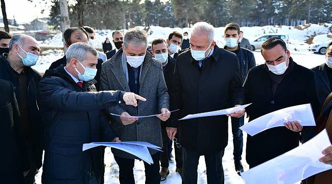 BAŞKAN ÇINAR, YENİ DÖNEM YATIRIMLARI HAKKINDA AK PARTİ MİLLETVEKİLLERİ ÇAKIR İLE KÂHTALI’YA BİLGİLENDİRMELERDE BULUNDU