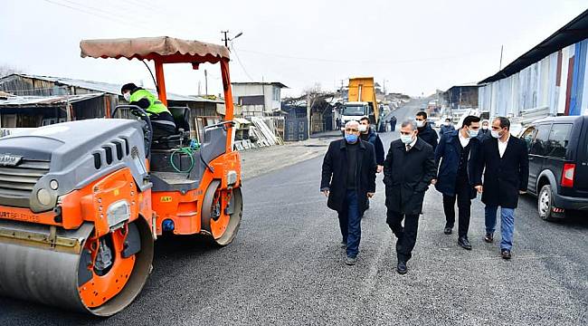 YEŞİLYURT BELEDİYESİ, MAHRUKATÇILAR SİTESİNİN YOLLARINI MODERN VE KONFORLU HALE GETİRİYOR