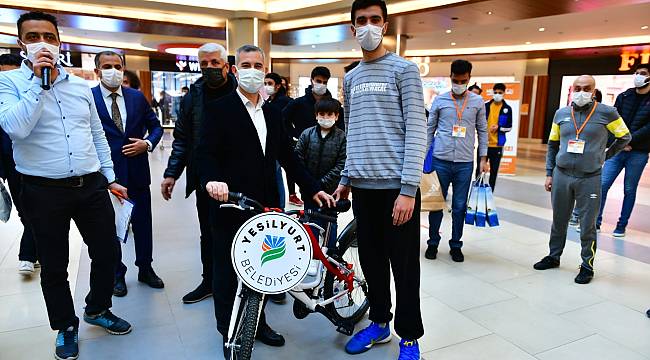 ‘BASKETLER SİZDEN HEDİYELER YEŞİLYURT BELEDİYESİ’NDEN’ GENÇLİK OYUNLARI TAMAMLANDI