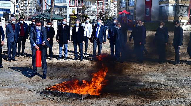 YEŞİLYURT BELEDİYESİ DEPREM EĞİTİM SİMÜLASYON VE BİLİM ATÖLYESİNDE ‘ YANGIN VE İLK YARDIM’ EĞİTİM PROGRAMI DÜZENLENDİ