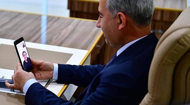 BAŞKAN ÇINAR, İZMİR’DEKİ DEPREMZEDELERDEN MALATYA’LI GÜLAY YAŞAR İLE GÖRÜNTÜLÜ GÖRÜŞME GERÇEKLEŞTİRDİ