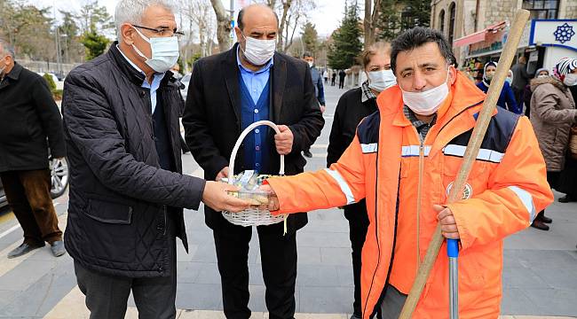  BAŞKAN GÜDER: “KANDİL GELENEKLERİMİZİ YAŞATMAMIZ GEREKİYOR”