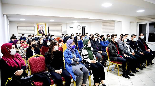 BAŞKAN GÜRKAN AK GENÇLİK İLE BİR ARAYA GELDİ "13 İLÇEMİZDE GİRMEDİĞİMİZ HANE, ÇALMADIĞIMIZ KAPI KALMAYACAK"