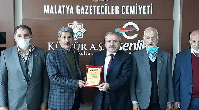 Kayısı Kenti Yeşilyurt-Battalgazi Muhtarlar Derneği Yönetimi Malatya Gazeteciler Cemiyetine Hayırlı Olsun ziyaretinde bulundu.