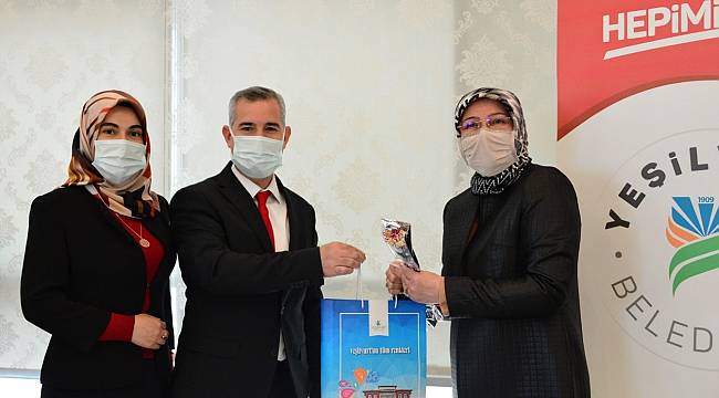 YEŞİLYURT BELEDİYE BAŞKANININ EŞİ SEMRA ÇINAR’IN EV SAHİPLİĞİNDE 8 MART DÜNYA KADINLAR GÜNÜ KUTLAMA PROGRAMI DÜZENLENDİ