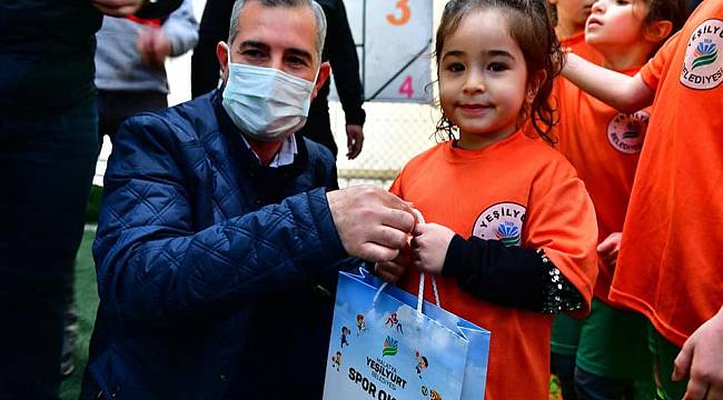 YEŞİLYURT BELEDİYESİ FUTBOL OKULUNDA GELECEĞİN YILDIZLARI YETİŞİYOR