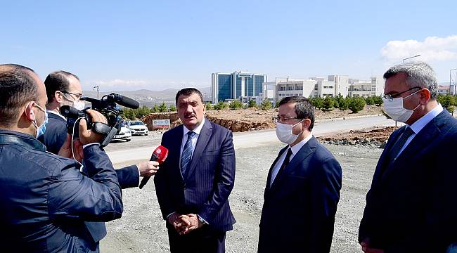 İNÖNÜ ÜNİVERSİTESİ İÇERİSİNDE 3 KM UZUNLUĞUNDA 40 METRE GENİŞLİGİNDE YOL AÇILDI