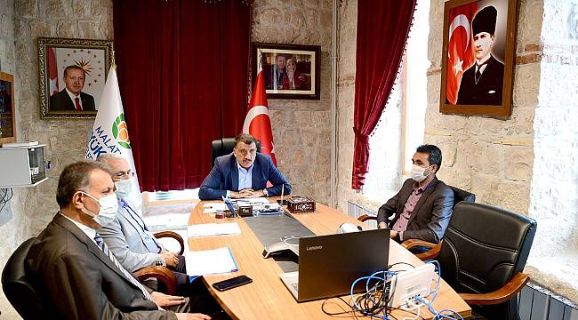  ‘KENTLERDE YENİ ATIK YÖNETİM UYGULAMALARI’ KONULU PROGRAMA KONUK OLAN BAŞKAN GÜRKAN: