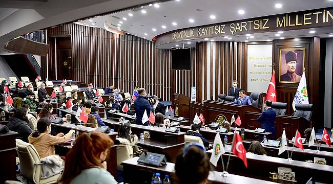 ÖĞRENCİLERDEN BAŞKAN GÜRKAN’A KÜTÜPHANELER HAFTASI ZİYARETİ