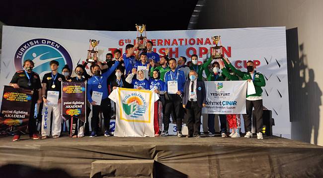 YEŞİLYURT BELEDİYESPOR KİCK-BOKS TAKIMI, AVRUPA KUPASI MAÇLARINDA ÜÇÜNCÜLÜK KUPASININ SAHİBİ OLDU