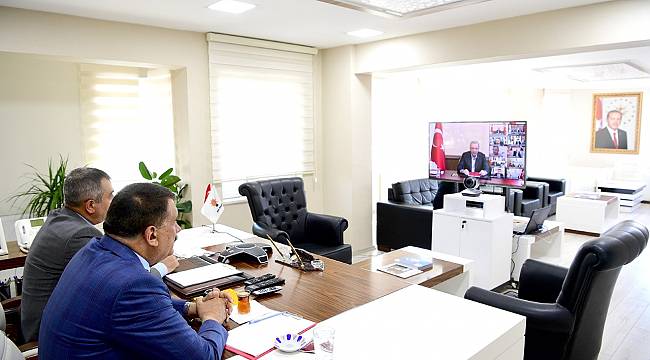 AK PARTİLİ BELEDİYE BAŞKANLARIYLA VİDEO KONFERANS SİSTEMİYLE BİR ARAYA GELEN CUMHURBAŞKANI ERDOĞAN: