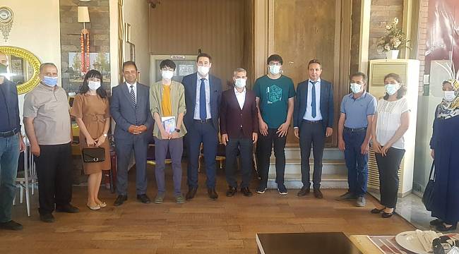 BAŞKAN ÇINAR, GENÇ YAŞTA BÜYÜK BİR BAŞARININ ALTINA İMZA ATAN FERİDUN BALABAN İLE BİRARAYA GELDİ