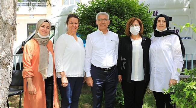 BAŞKAN GÜDER, KADIN MUHTARLARIN ANNELER GÜNÜNÜ KUTLADI