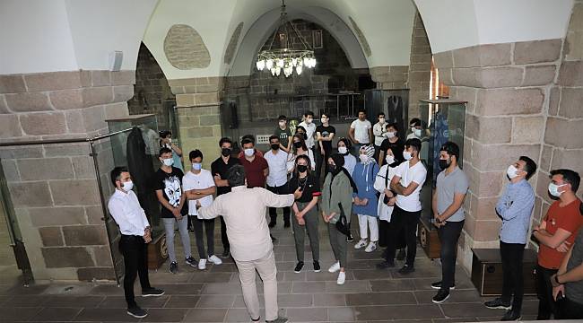 BATTALGAZİ BELEDİYESİ’NDEN GENÇLERE ÖZEL MÜZE GEZİSİ