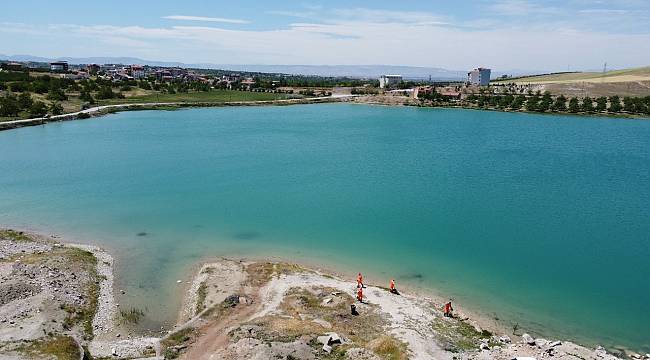  BATTALGAZİ’DEKİ GÖLETLER TEMİZ HALE GETİRİLİYOR