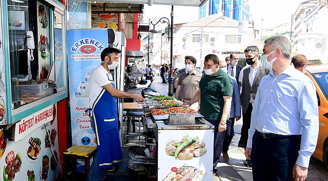 İNÖNÜ CADDESİ VE AKPINAR ESNAFLARINI ZİYARET EDEN BAŞKAN GÜRKAN HER ZAMAN ESNAFLARIMIZIN YANINDAYIZ