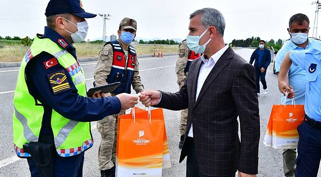 MİLLETVEKİLİ TÜFENKCİ İLE BELEDİYE BAŞKANI ÇINAR, SÜTLÜCE JANDARMA KONTROL NOKTASINI ZİYARET ETTİ