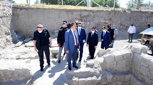 ŞAHABİYYE-İ KÜBRA MEDRESESİNDE ÇALIŞMALAR DEVAM EDİYOR